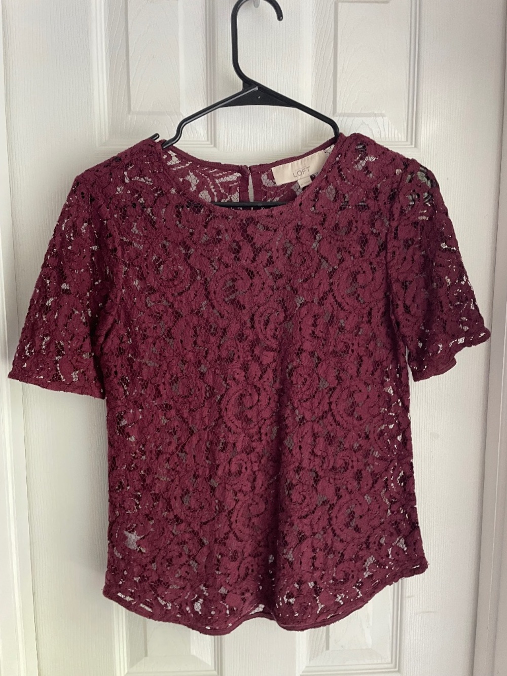 LOFT Burgundy Floral Lace Short Sleeve Keyhole Top - Extra Small (XS)